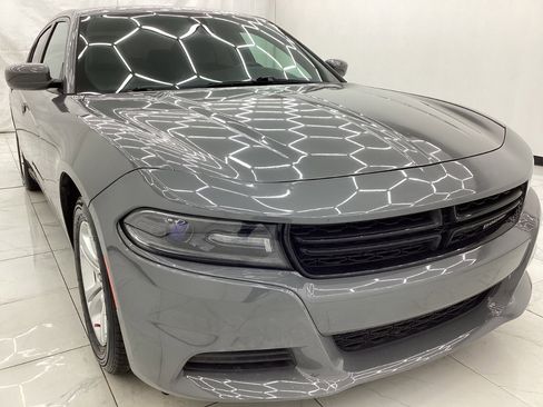 Used 2019 Dodge Charger SXT w/ Leather Interior Group image 3