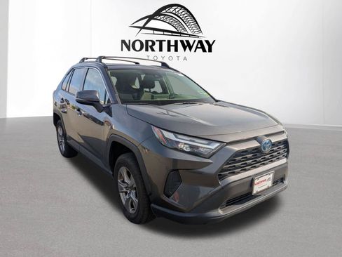 Used 2022 Toyota RAV4 XLE w/ Convenience Package AWD/4WD image 1