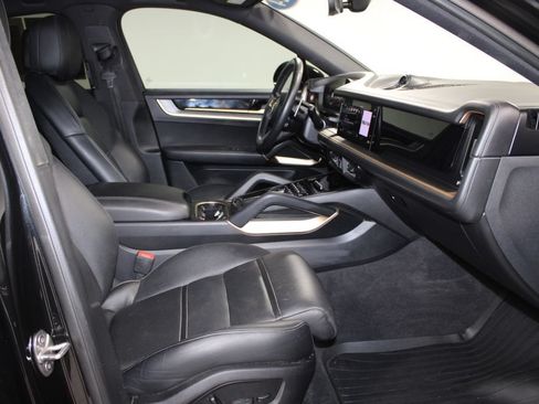 Used 2024 Porsche Cayenne Coupe AWD/4WD image 27