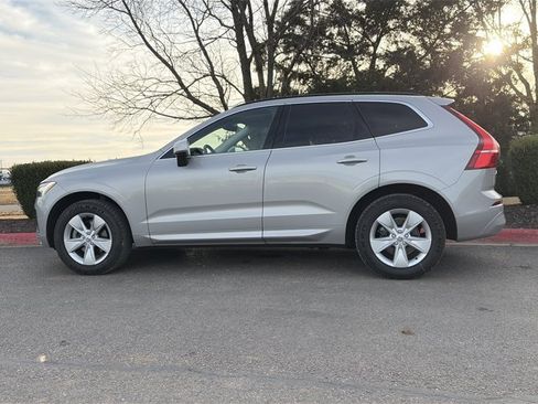 Used 2022 Volvo XC60 B5 Momentum image 9