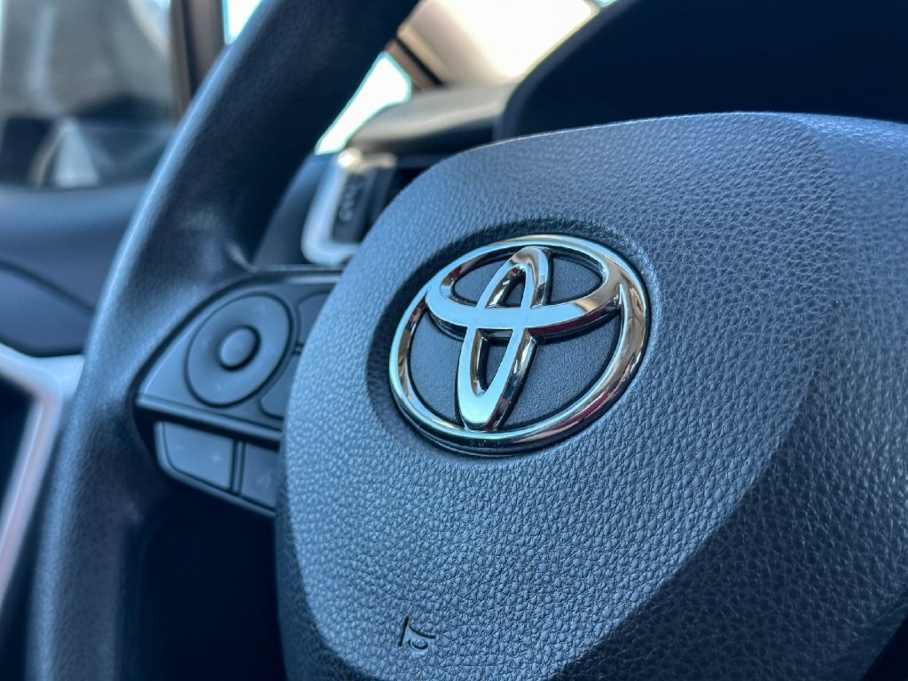 Used 2025 Toyota RAV4 XLE FWD image 30