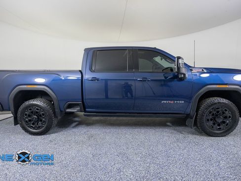 Used 2023 GMC Sierra 2500 AT4 w/ AT4 Preferred Package AWD/4WD image 8