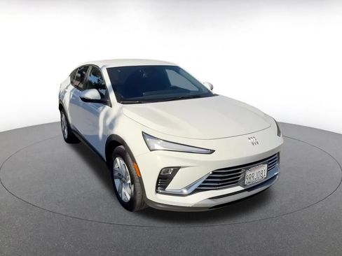 Used 2025 Buick Envista Preferred image 3