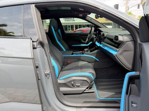 Used 2025 Lamborghini Urus SE image 50