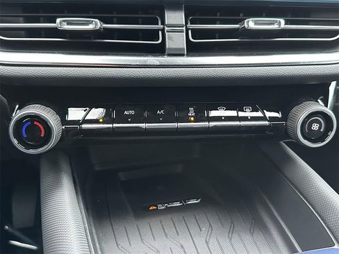 New 2026 Chevrolet Equinox EV LT image 28