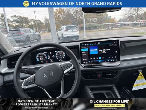 New 2025 Volkswagen Tiguan SE image 10