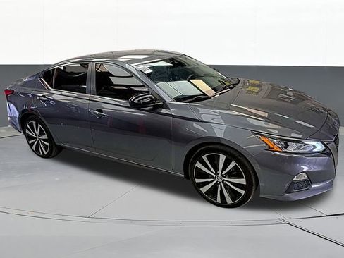 Used 2020 Nissan Altima 2.5 SR image 1