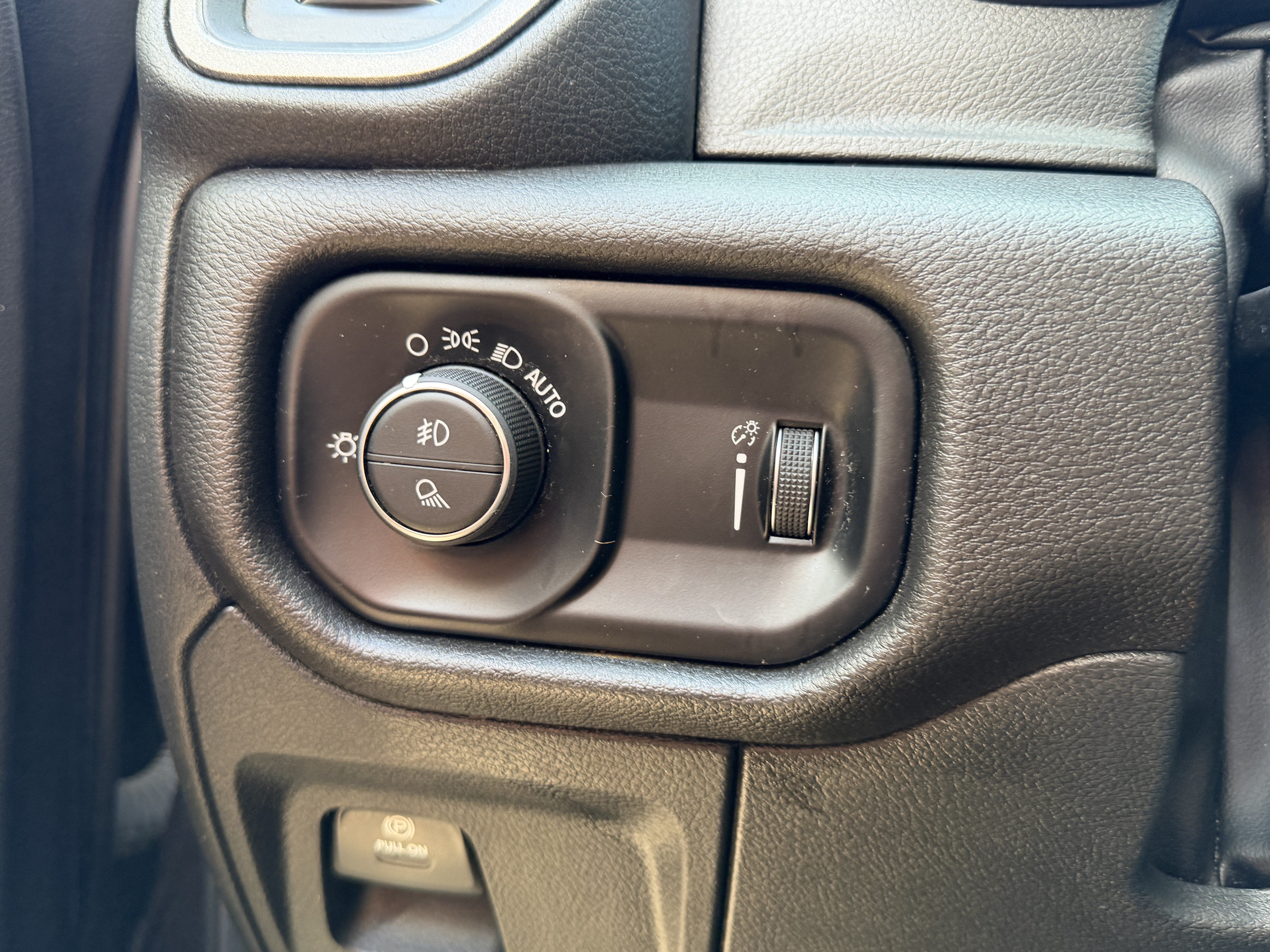 Used 2025 RAM 1500 Warlock AWD/4WD image 29