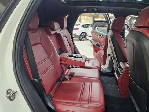 Used 2020 Porsche Cayenne E-Hybrid image 24