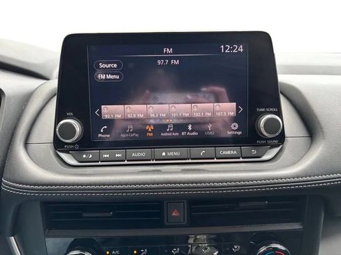 Used 2024 Nissan Rogue S FWD image 12