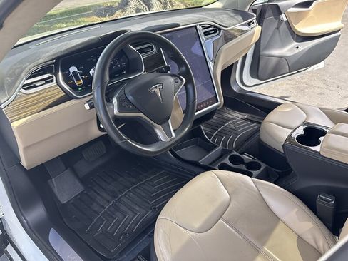 Used 2015 Tesla Model S 70 RWD image 23
