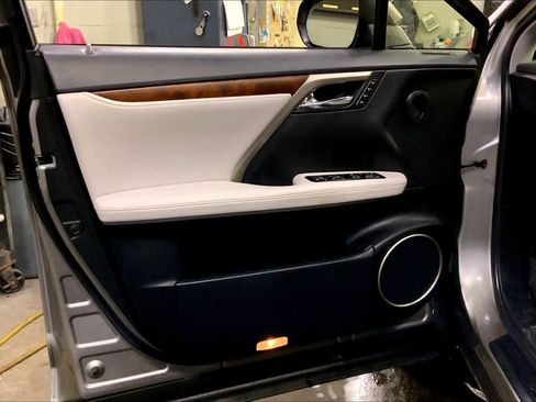 Used 2020 Lexus RX 350L Premium w/ Premium Package image 22