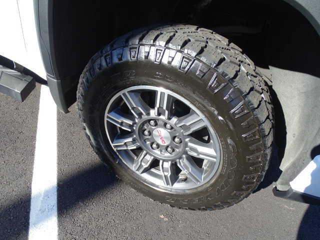 Certified 2024 GMC Sierra 1500 AT4 w/ Technology Package AWD/4WD image 31