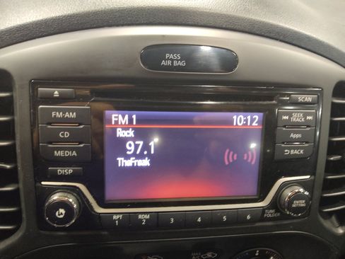 Used 2015 Nissan Juke S FWD image 25