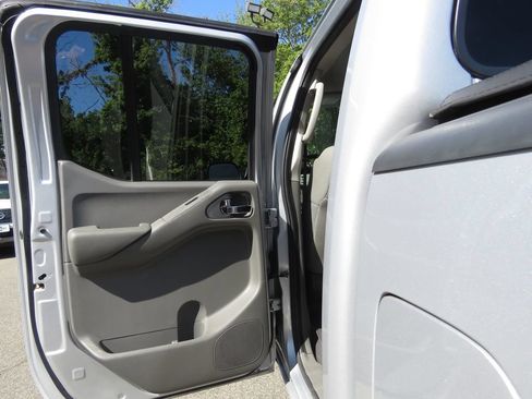 Used 2019 Nissan Frontier SV AWD/4WD image 18