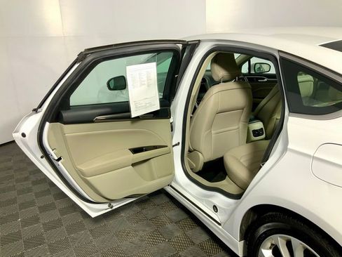 Used 2019 Ford Fusion SEL image 29