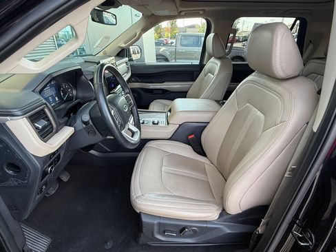 Used 2024 Ford Expedition Limited image 11