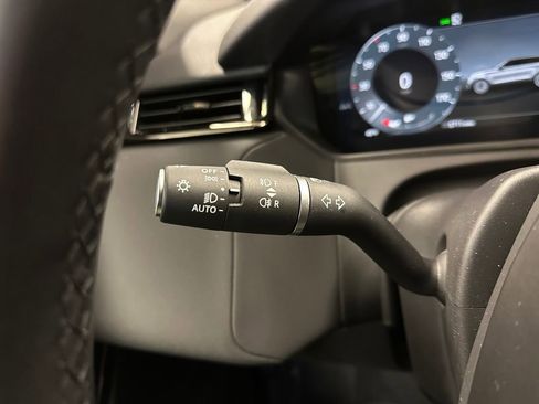 Used 2025 Land Rover Range Rover Velar Dynamic SE image 18