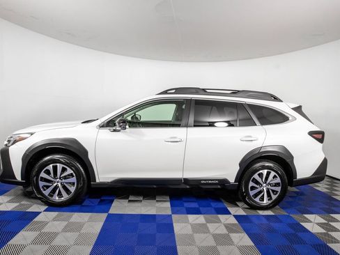 Used 2025 Subaru Outback Premium AWD/4WD image 9