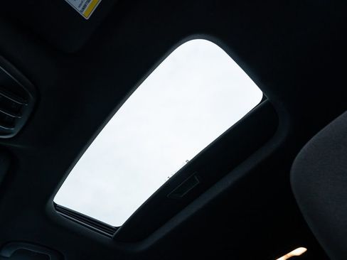 Used 2024 Chevrolet Trax RS w/ Sunroof Package image 20