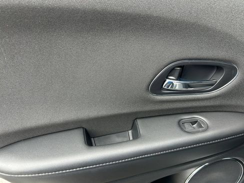 Used 2019 Honda HR-V EX image 18