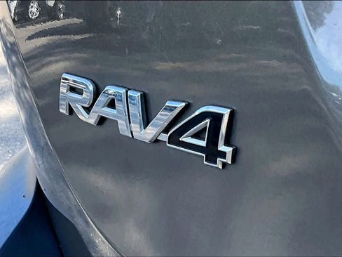 Used 2015 Toyota RAV4 XLE image 9