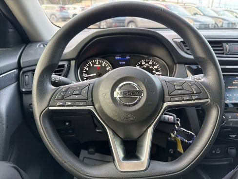 Used 2018 Nissan Rogue S image 18