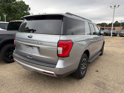 Used 2024 Ford Expedition Max XLT RWD image 2