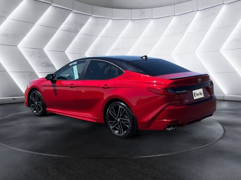 Used 2025 Toyota Camry XSE FWD image 3
