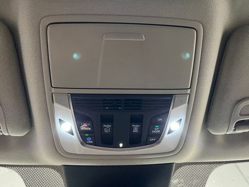 Used 2024 Acura MDX SH-AWD w/ Technology Package image 9