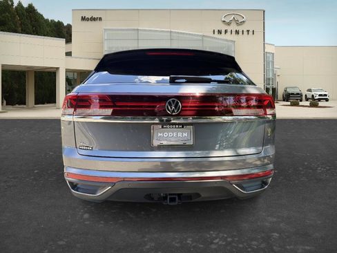 Used 2025 Volkswagen Atlas Cross Sport SE FWD image 22