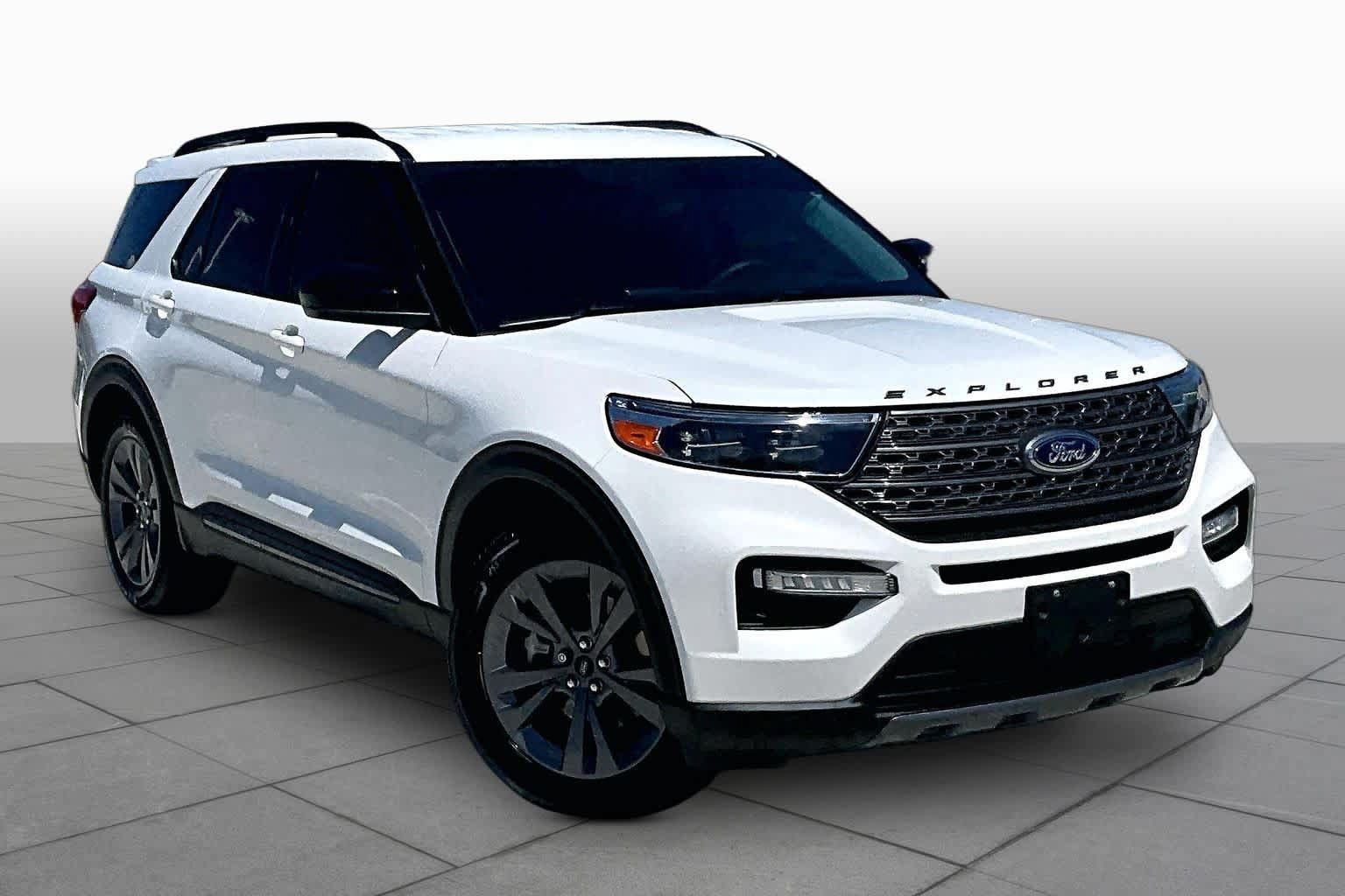 Used 2024 Ford Explorer XLT w/ Equipment Group 202A RWD image 2