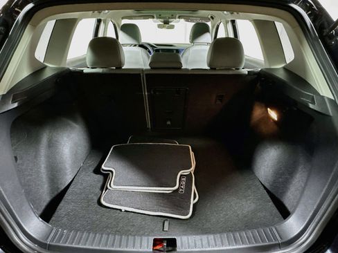 Used 2023 Volkswagen Taos SE w/ Panoramic Sunroof Package AWD/4WD image 25