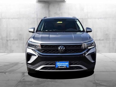 Certified 2023 Volkswagen Taos SE image 4