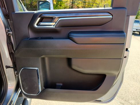 Used 2024 Chevrolet Silverado 2500 LTZ w/ LTZ Convenience Package image 35