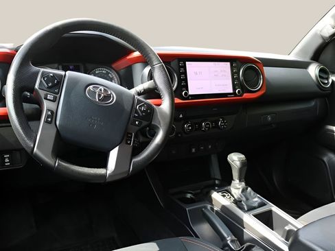 Used 2020 Toyota Tacoma TRD Off-Road AWD/4WD image 15