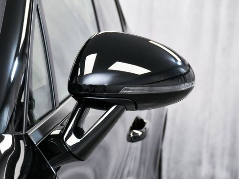 Used 2025 Porsche Macan image 75