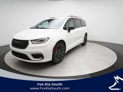 Used 2023 Chrysler Pacifica Limited w/ S Appearance Package