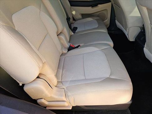 Used 2017 Ford Explorer XLT image 19