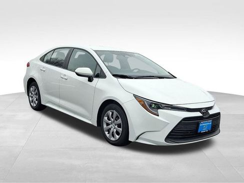 Used 2025 Toyota Corolla LE image 1
