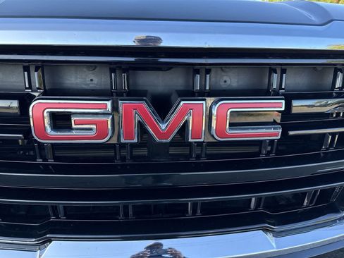 Used 2024 GMC Yukon SLE AWD/4WD image 18