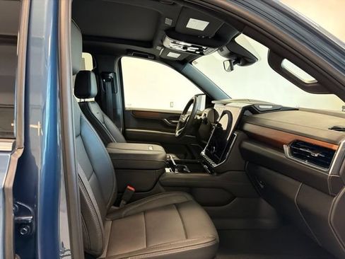 Used 2026 GMC Yukon Denali w/ Sun & Power Step Package AWD/4WD image 43