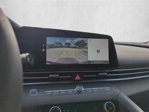 Used 2024 Hyundai Elantra SEL FWD image 12