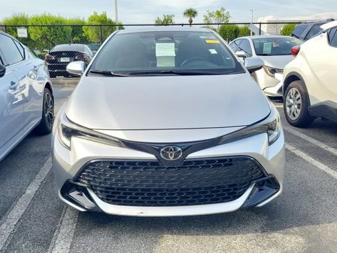 Used 2023 Toyota Corolla SE FWD image 2