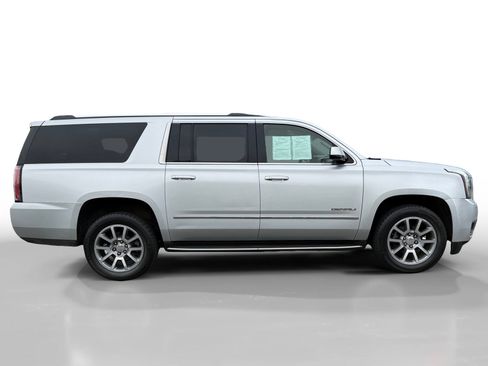 Used 2019 GMC Yukon XL Denali image 6