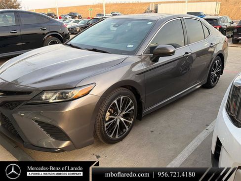 Used 2018 Toyota Camry SE w/ Moonroof Package image 1