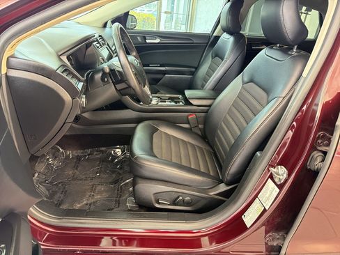 Used 2018 Ford Fusion SE w/ Equipment Group 201A FWD image 5