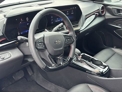 Used 2025 Chevrolet Trax RS w/ Sunroof Package image 23