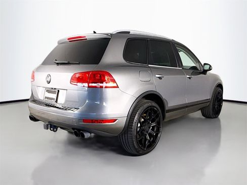 Used 2014 Volkswagen Touareg VR6 image 7