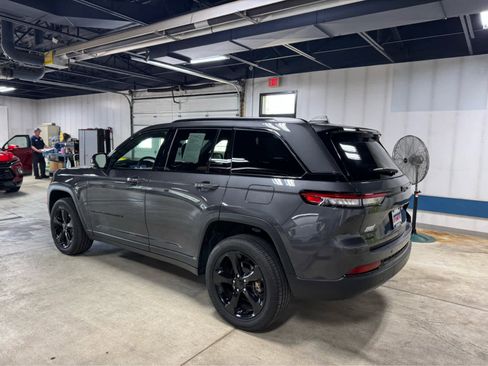 Certified 2023 Jeep Grand Cherokee Altitude image 5